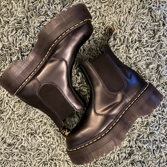 Dr. Martens 2976 Smooth Leather Platform Chelsea Boots Women’s Size 8 - Picture 5 of 10